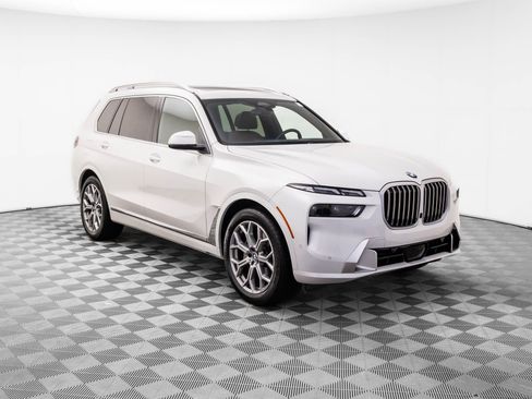 Certified 2025 BMW X7 xDrive40i image 7