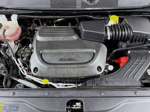 Used 2022 Chrysler Voyager LX FWD image 39