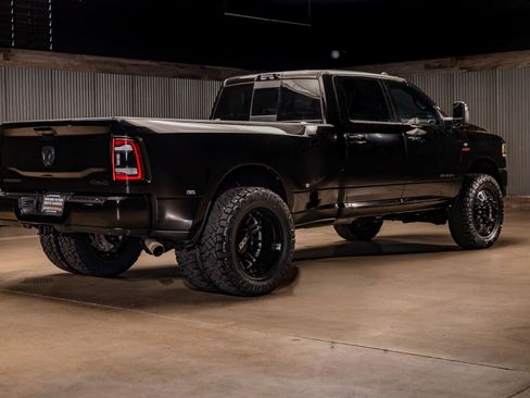 Used 2024 RAM 3500 Laramie w/ Night Edition image 10