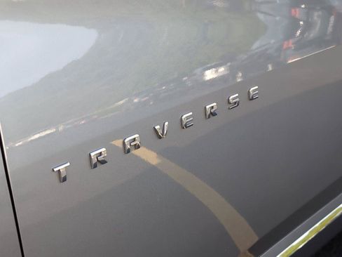 Used 2023 Chevrolet Traverse Premier FWD image 9