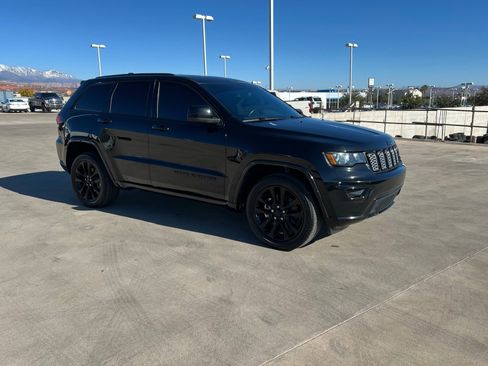 Used 2021 Jeep Grand Cherokee Laredo X image 7