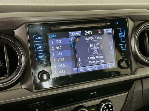 Used 2017 Toyota Tacoma TRD Sport RWD image 19