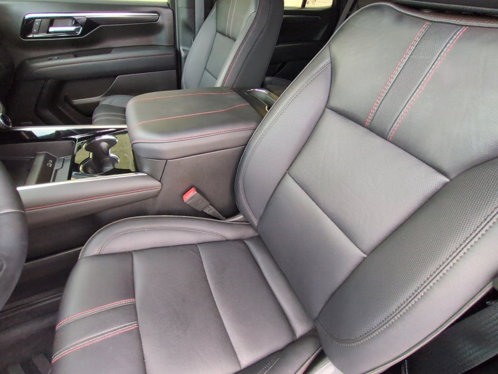 Used 2025 Chevrolet Tahoe RST w/ Comfort Package AWD/4WD image 11