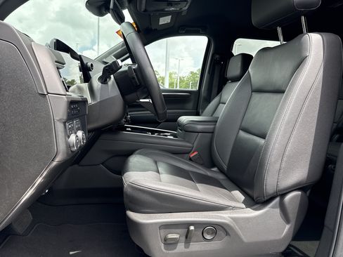 Used 2025 Chevrolet Suburban Z71 AWD/4WD image 24