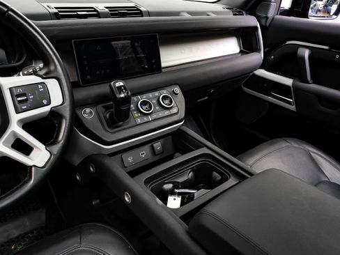 Used 2023 Land Rover Defender 110 SE image 28