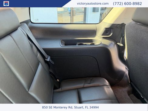 Used 2010 Cadillac Escalade Luxury image 43