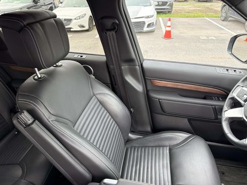 Used 2025 Land Rover Discovery Dynamic SE AWD/4WD image 11