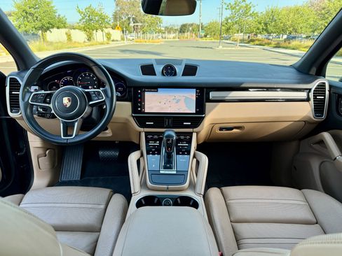 Used 2022 Porsche Cayenne Platinum Edition image 34