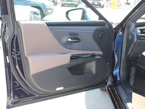 Certified 2025 Lexus ES 300h w/ Premium Package FWD image 11