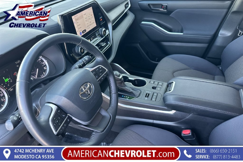 Used 2023 Toyota Highlander LE AWD/4WD image 10