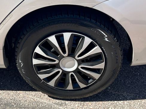 Used 2013 Toyota Corolla L image 15