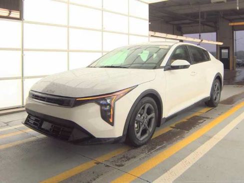 Used 2025 Kia K4 FWD image 1