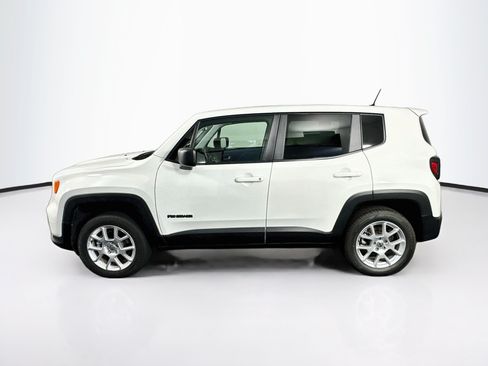 Used 2023 Jeep Renegade Latitude AWD/4WD image 4