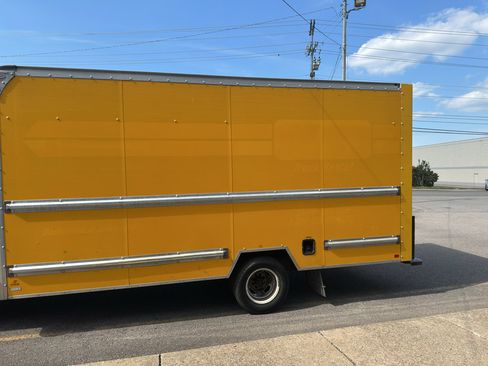 Used 2022 Ford E-350 and Econoline 350 Super Duty RWD image 8