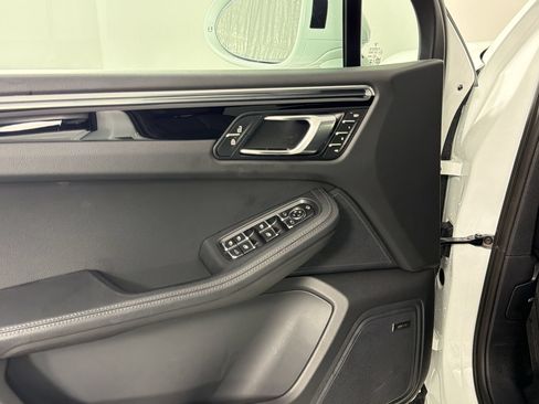 Certified 2026 Porsche Macan AWD/4WD image 14