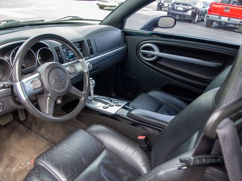 Used 2004 Chevrolet SSR w/ Preferred Equipment Group RWD image 21