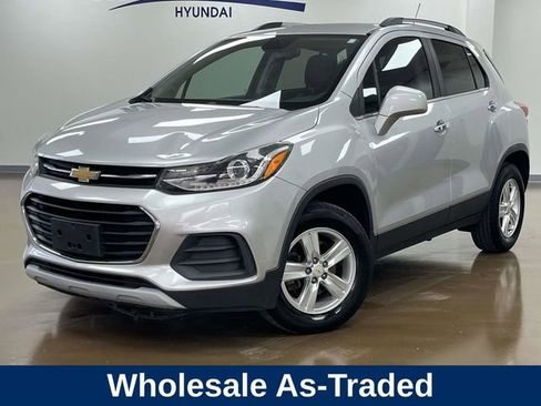 Used 2018 Chevrolet Trax LT w/ LT Convenience Package AWD/4WD image 1