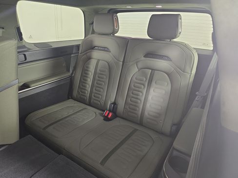 Used 2023 Rivian R1S Adventure AWD/4WD image 22