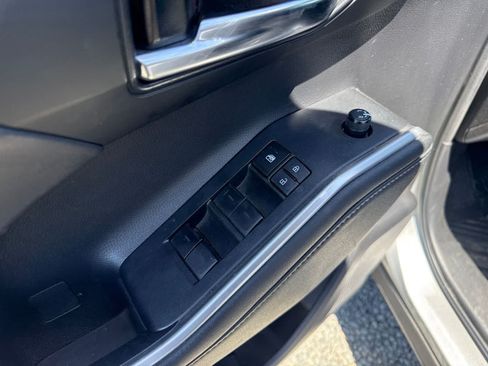 Used 2023 Toyota Highlander XLE FWD image 19