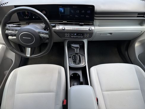 Used 2025 Hyundai Kona SEL AWD/4WD image 3