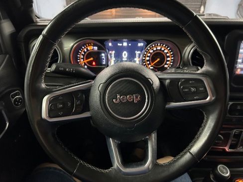 Used 2019 Jeep Wrangler Unlimited Sahara image 14