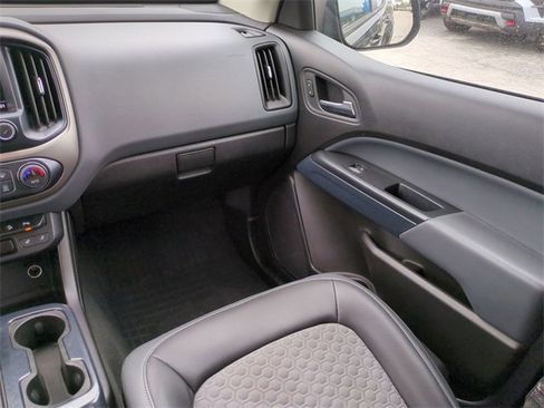 Used 2019 Chevrolet Colorado Z71 w/ Z71 Midnight Edition image 18