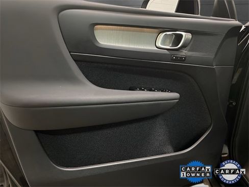 Used 2025 Volvo XC40 B5 Plus image 15