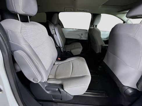 Used 2025 Toyota Sienna LE w/ LE Plus Package image 27
