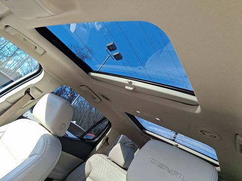 Used 2020 GMC Acadia Denali w/ Technology Package image 10