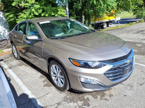 Used 2025 Chevrolet Malibu LT FWD image 2