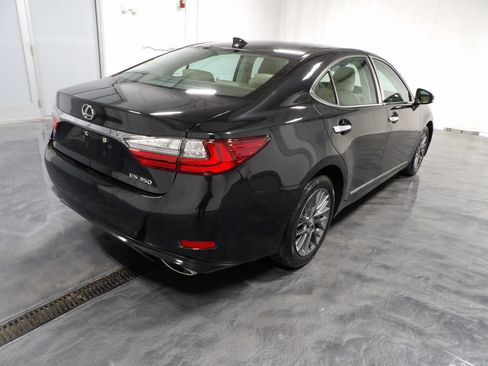 Used 2018 Lexus ES 350 w/ Navigation System Package image 5
