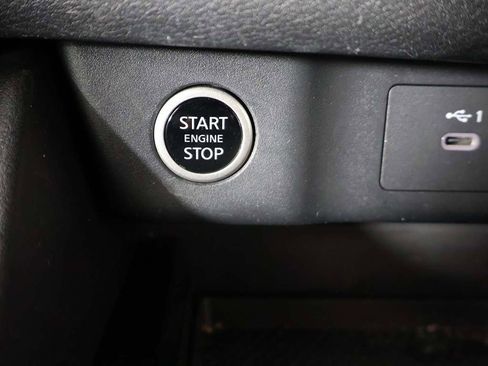 Used 2023 Nissan Rogue SV image 33