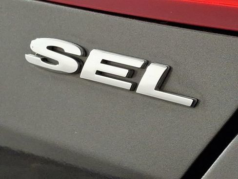 Used 2016 Ford Taurus SEL FWD image 29