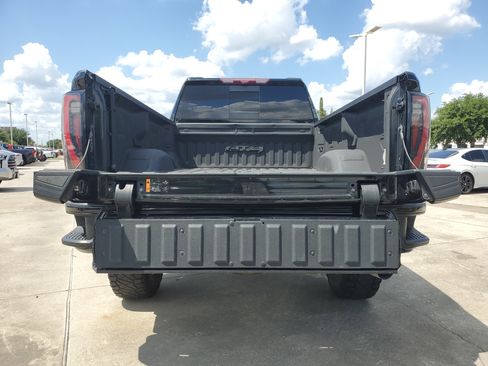 Used 2024 GMC Sierra 3500 AT4 w/ AT4 Premium Plus Package AWD/4WD image 10
