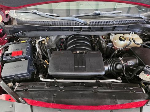 Used 2021 Chevrolet Suburban Z71 w/ Z71 Signature Package AWD/4WD image 9