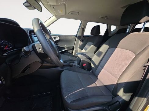 Used 2022 Kia Soul LX w/ Technology Package FWD image 6