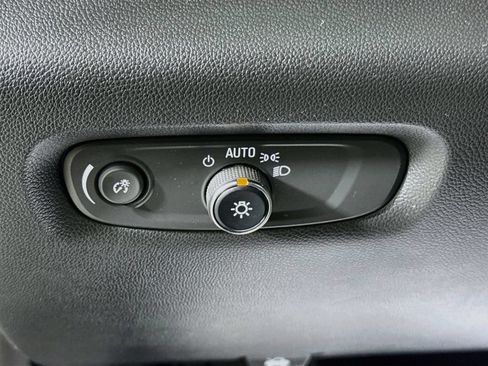 Used 2023 Chevrolet Traverse LT FWD image 10