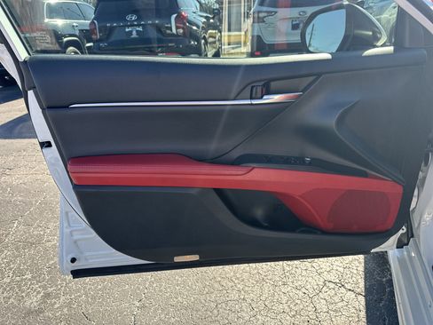 Used 2022 Toyota Camry XSE image 11