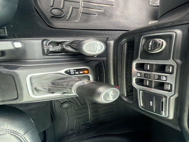 Used 2018 Jeep Wrangler Unlimited Sahara AWD/4WD image 29
