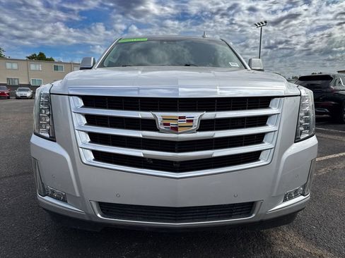 Used 2015 Cadillac Escalade Luxury AWD/4WD image 2