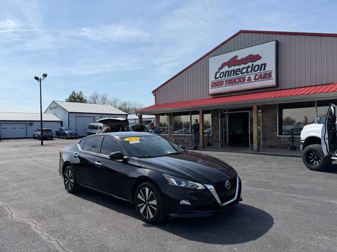Used 2021 Nissan Altima 2.5 SV image 2