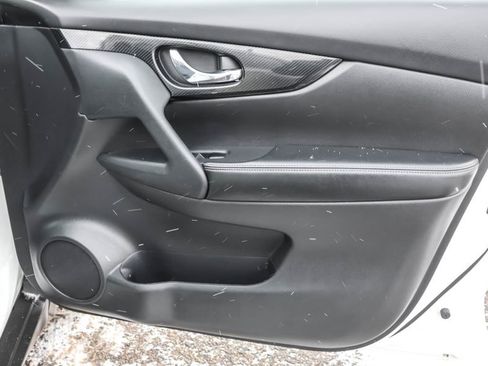 Used 2020 Nissan Rogue SL w/ Premium Package image 42