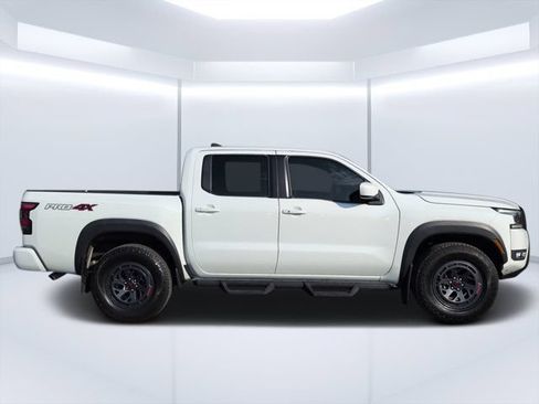 Used 2025 Nissan Frontier PRO-4X AWD/4WD image 2