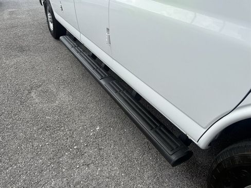 Used 2018 Chevrolet Express 3500 LS RWD image 16