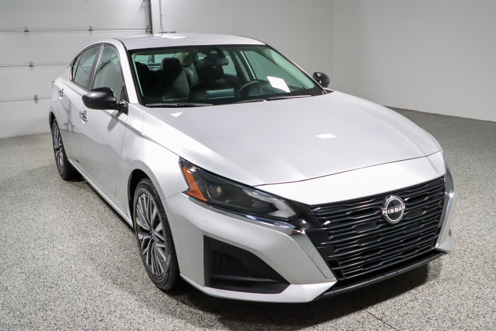 Used 2024 Nissan Altima 2.5 SV FWD image 5