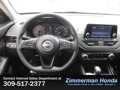 Used 2024 Nissan Altima 2.5 S FWD image 9