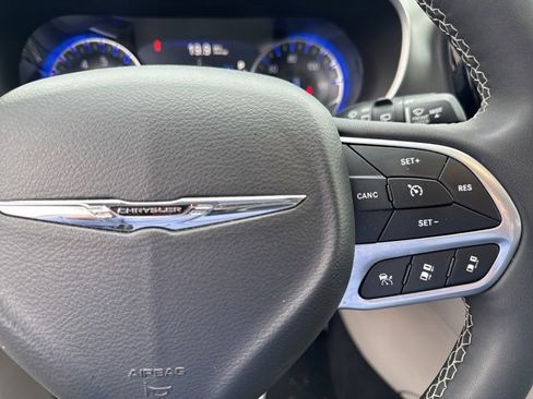 Used 2024 Chrysler Pacifica Touring-L image 26