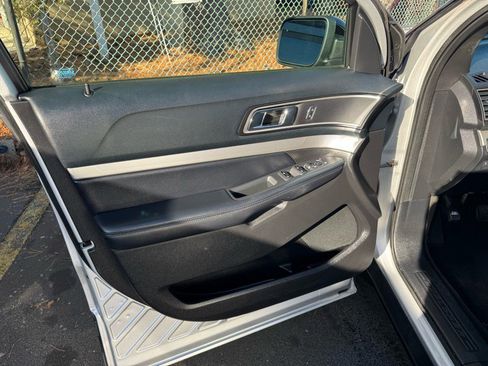 Used 2016 Ford Explorer XLT w/ Equipment Group 202A image 25