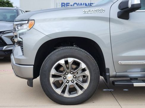 Certified 2025 Chevrolet Silverado 1500 High Country w/ Technology Package AWD/4WD image 6