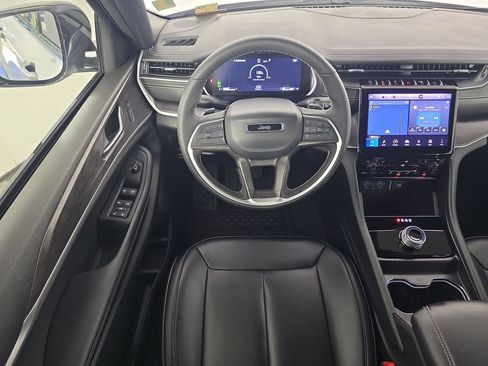 Used 2025 Jeep Grand Cherokee L Limited RWD image 13